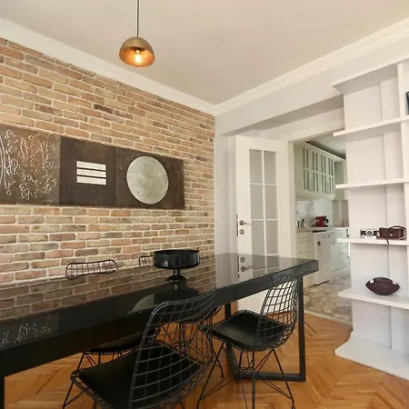 Modern 3bdr @ Nisantasi W/ Indoor Fire Pit Apartament