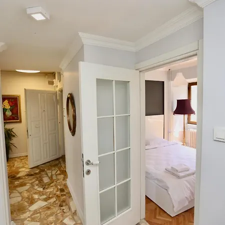 Modern 3bdr @ Nisantasi W/ Indoor Fire Pit Apartament *