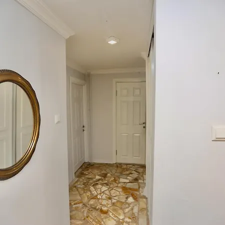 Apartament Modern 3bdr @ Nisantasi W/ Indoor Fire Pit Stambuł